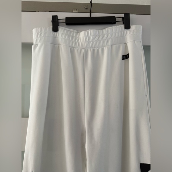 OFF-WHITE Men’s Pants - Picture 2 of 10